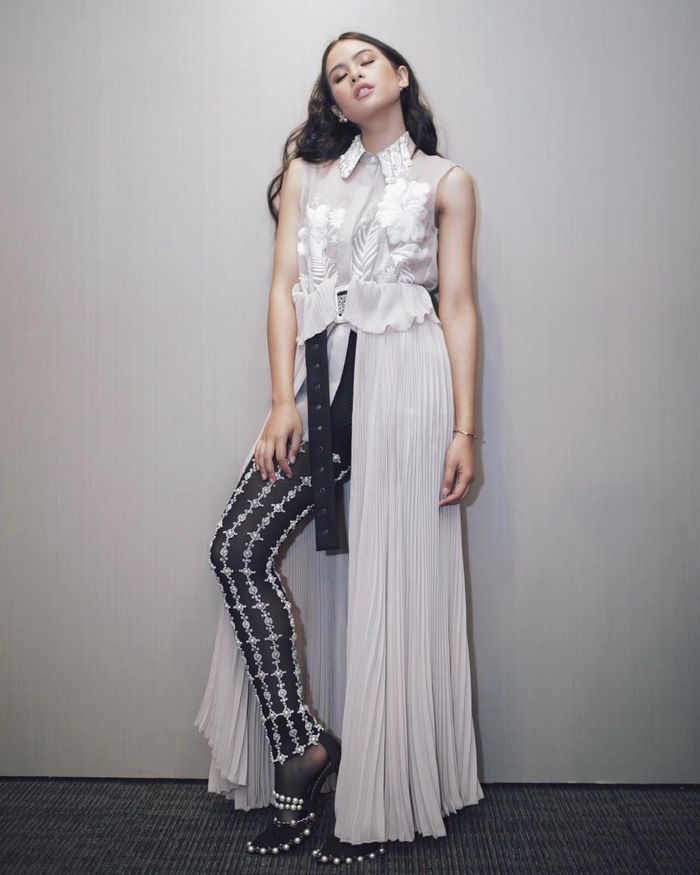 Maudy Ayunda selalu tampil up to date dan fashionable
