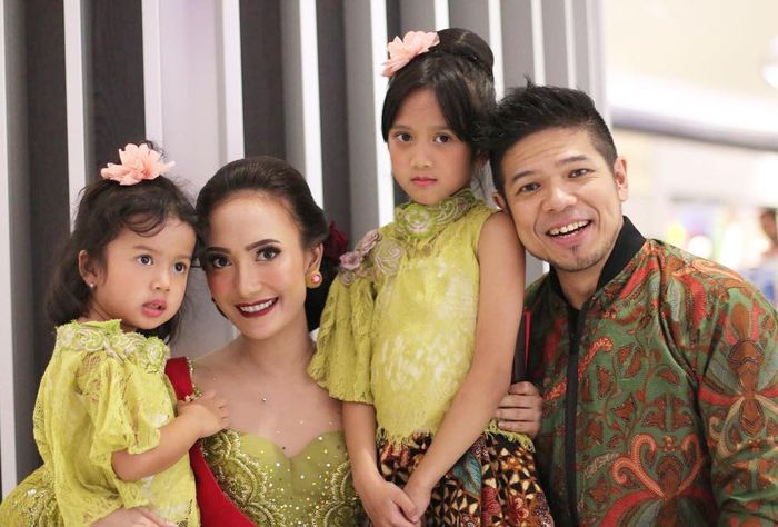 Keluarga kecil Artika Sari Devi dan Baim