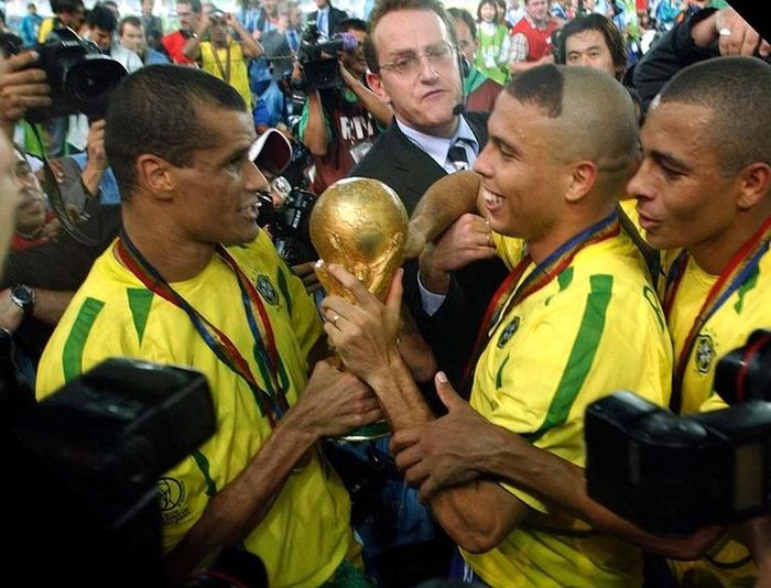 Brazil's Ronaldo and Rivaldo lift the world cup Trophy