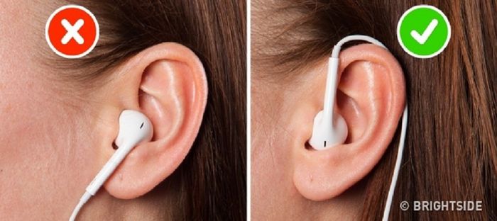 Menggunakan earphone
