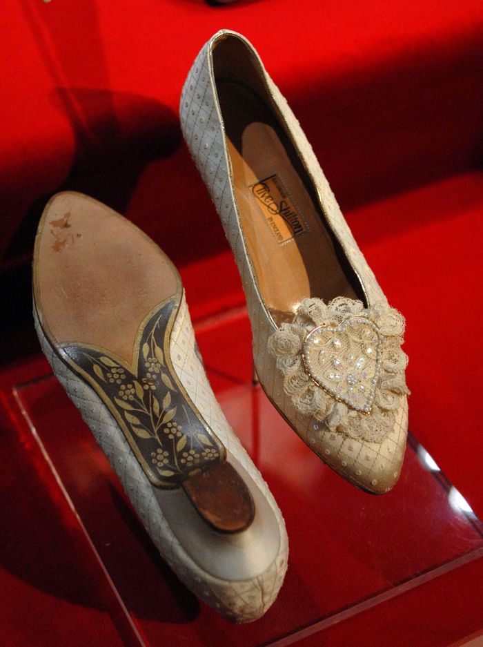 Sepatu pernikahan Putri Diana