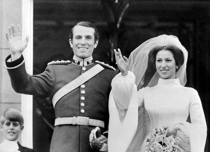 Puteri Anne menikah dengan Kapten Mark Phillips pada 1973
