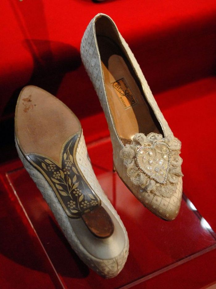 Sepatu pernikahan Putri Diana