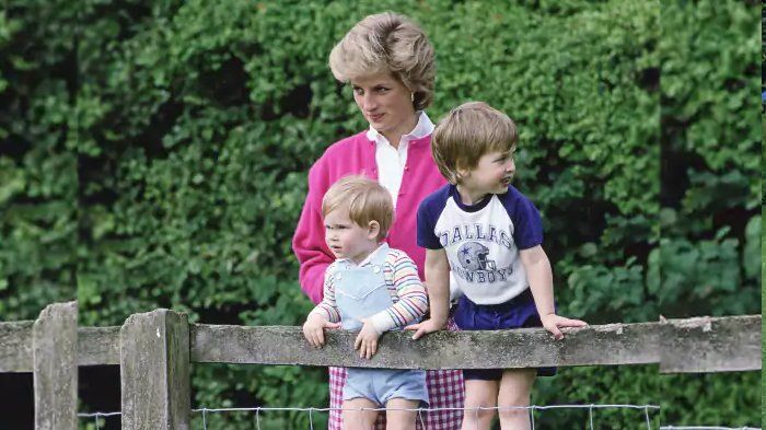 Diana mengurusi putranya William dan Harry
