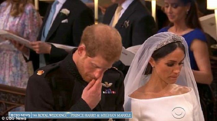 Pangeran Harry menangis