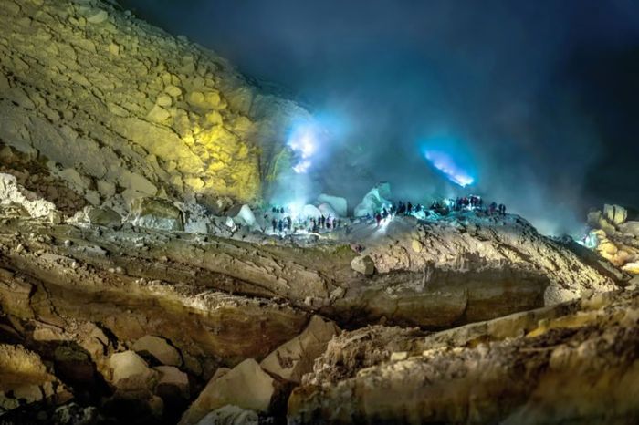 Gunung Kawah Ijen di Jawa Timur, Indonesia.