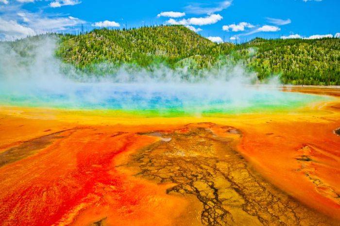 Grand Prismatic Spring di Taman Nasional Yellowstone, Wyoming.