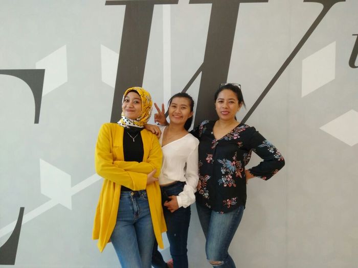 Tim 3 dengan tema Summer Vibes