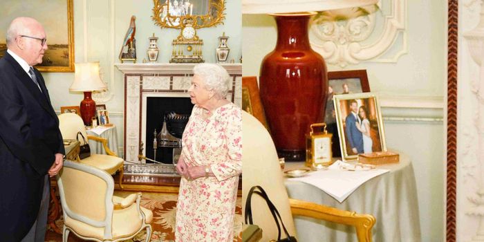 Foto Pangeran Harry dan Meghan terpajang di meja Ratu