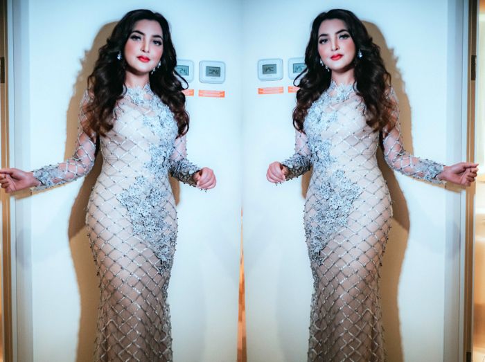 Ashanty dengan penampilannya yang glamor