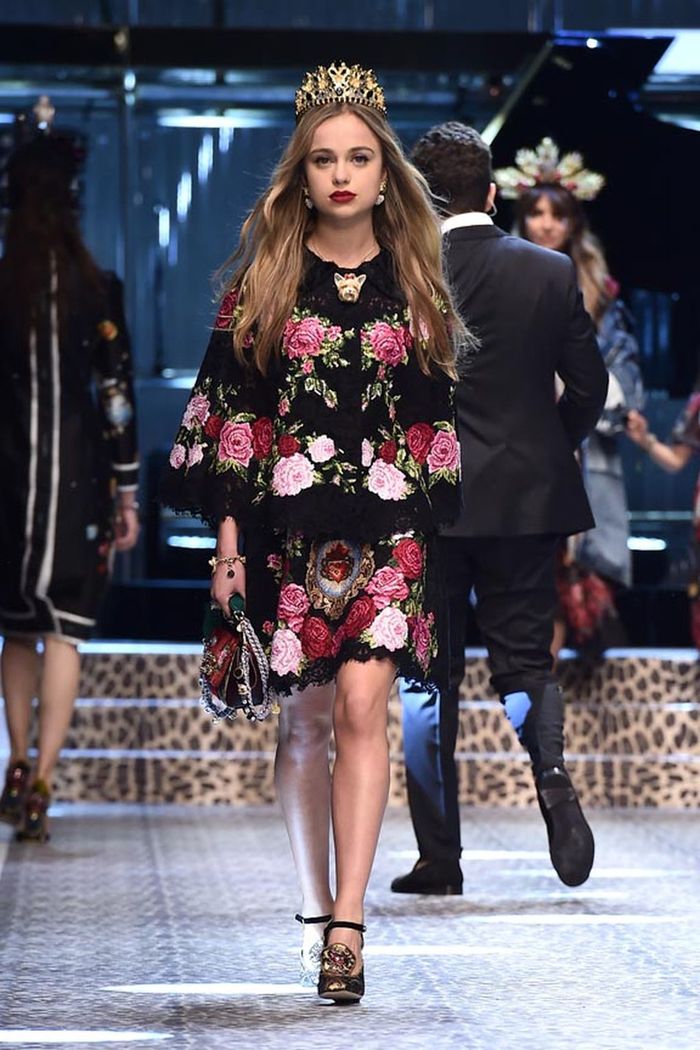 9Style (Penampilan Amelia Windsor pada Dolce & Gabbana)