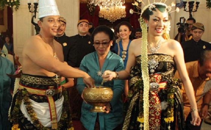dokter Reisa dipersunting pangeran Solo
