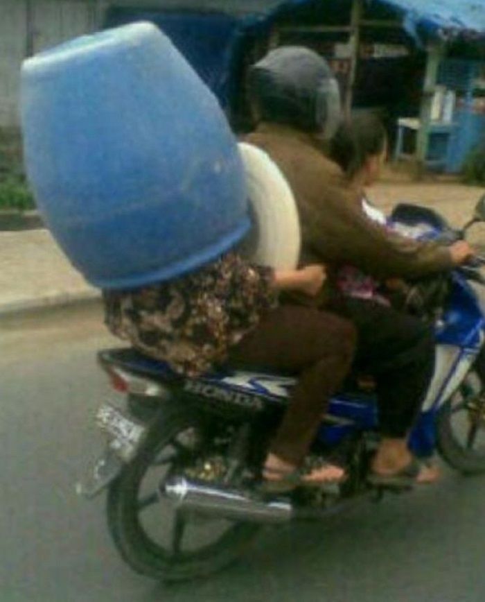  Kelakuan Konyol Para Pengendara Sepeda Motor di Indonesia.