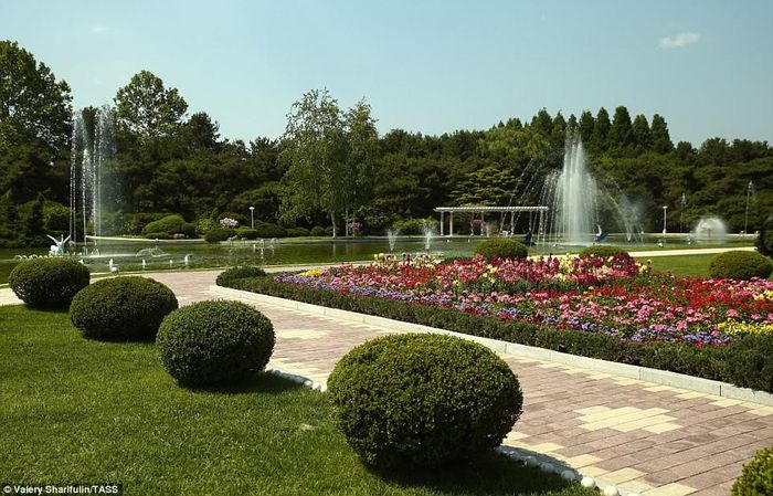 Taman rumah Kim Jong Un | dailymail.co.uk