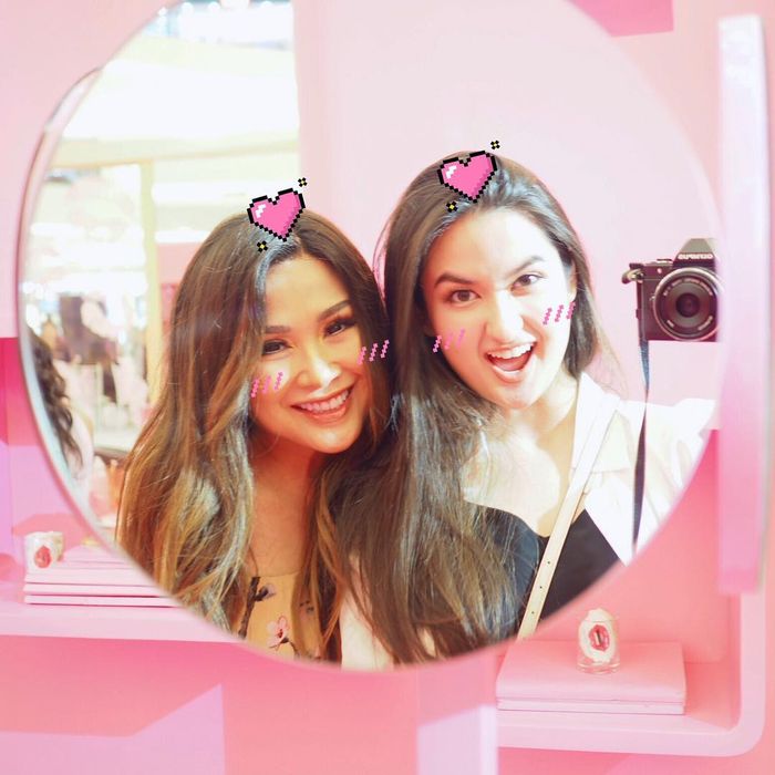 Stephanie Poetri bersama mamanya, Titi DJ