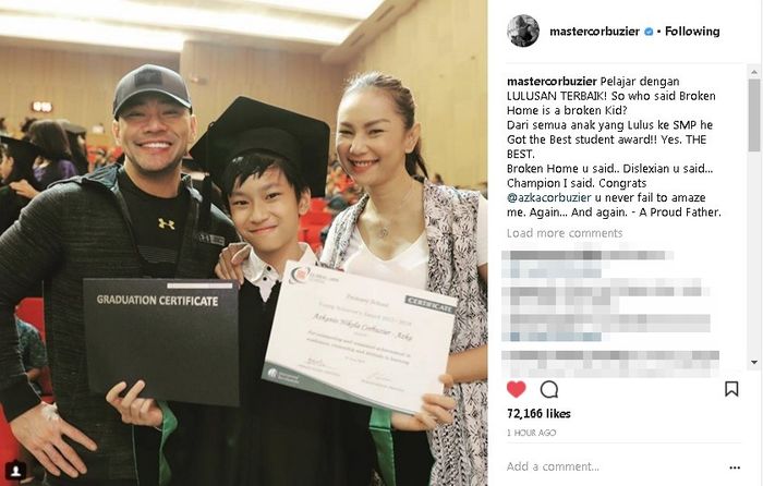 Deddy Corbuzier dan Kalina Ocktaranny menghadiri acara kelulusan Azka