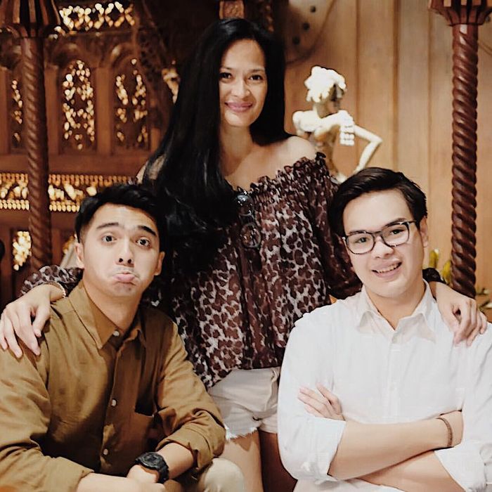 Donna Harun bersama Ricky Harun dan Jeje Soekarno