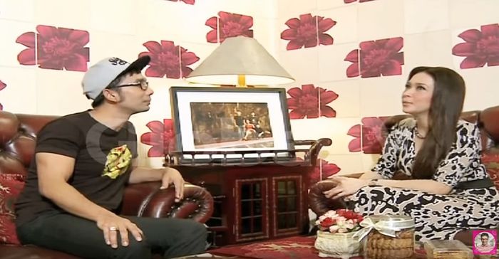 Ruang tamu rumah Bunda Maia