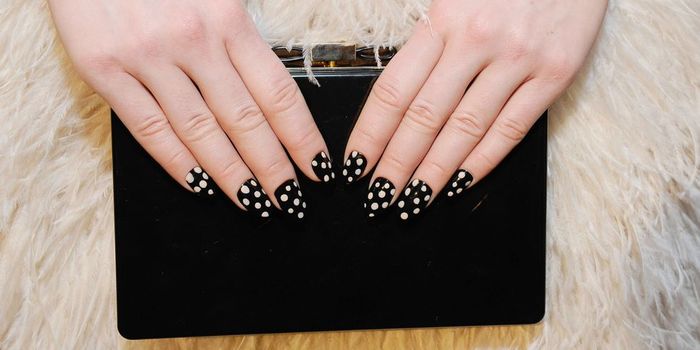 Polkadot yang identik dengan Kate Spade | cosmopolitan.com