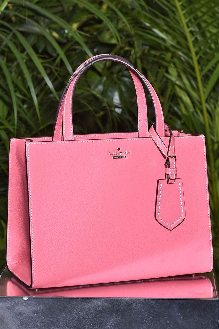 Tas tangan Sam | cosmopolitan.om