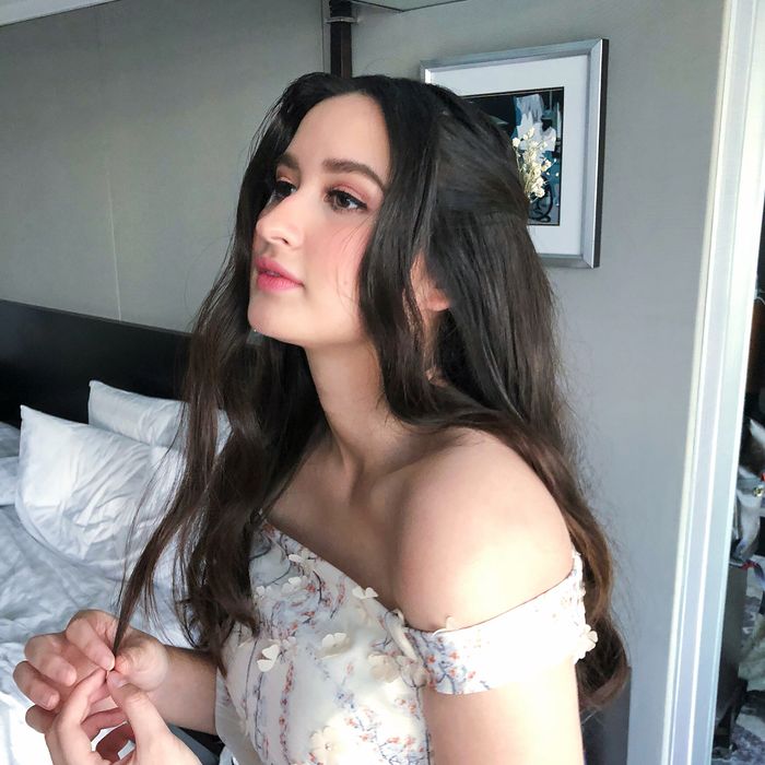 Cantiknya Putri Titi DJ