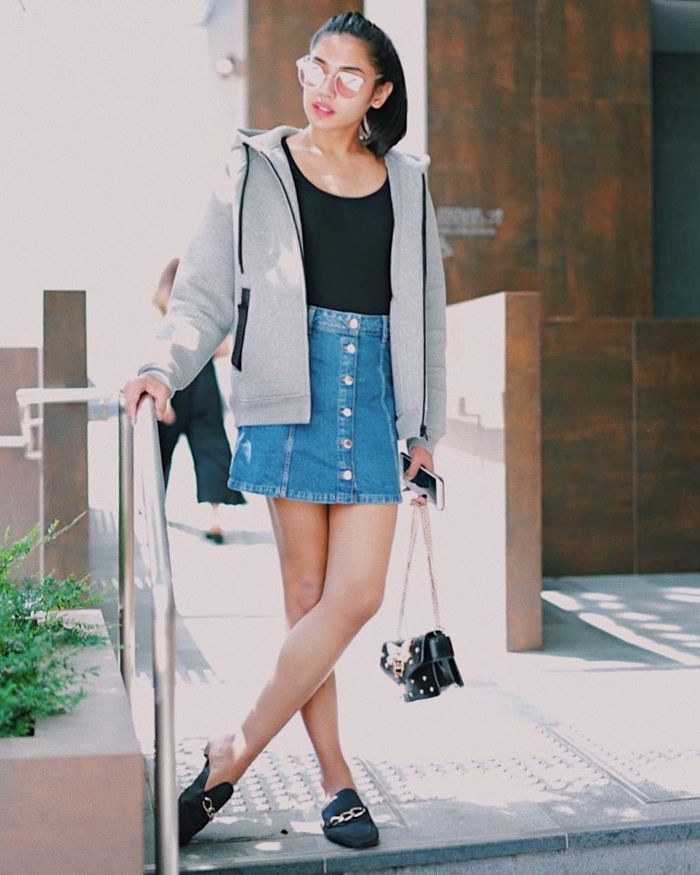 Millen dengan rok mini