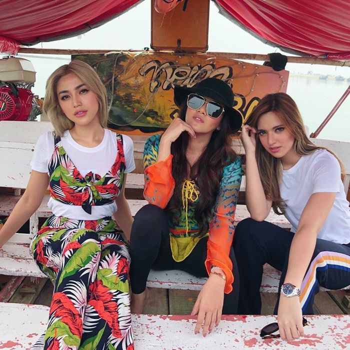 Jessica Iskandar, Olla Ramlan, Nia Ramadhani