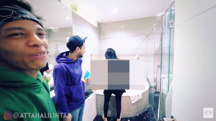Ada jemuran baju di kamar mandi Raffi Ahmad