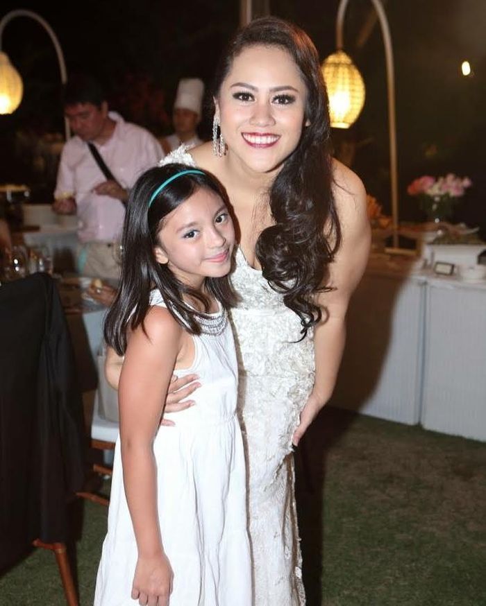 Alleia bersama Aliya Latief.