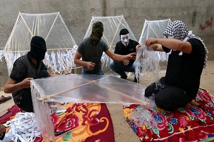 Image result for layang-layang api pejuang palestina