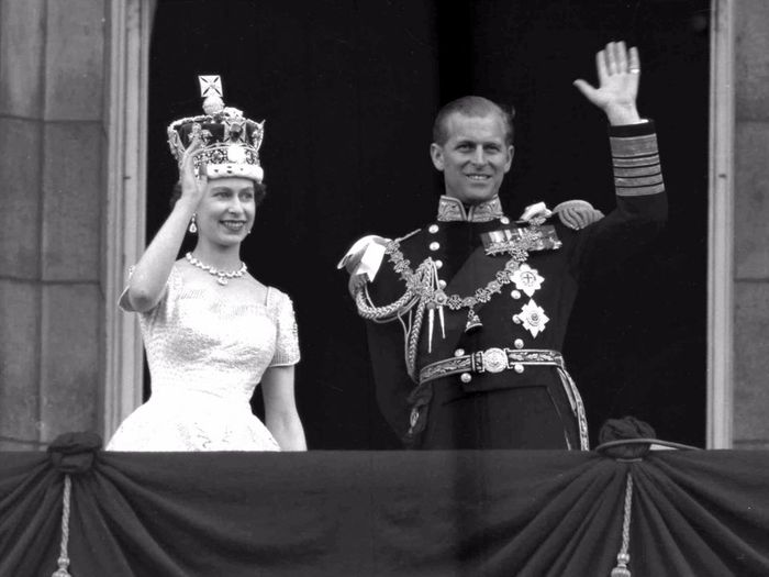 Penobatan ELizabeth menjadi Ratu