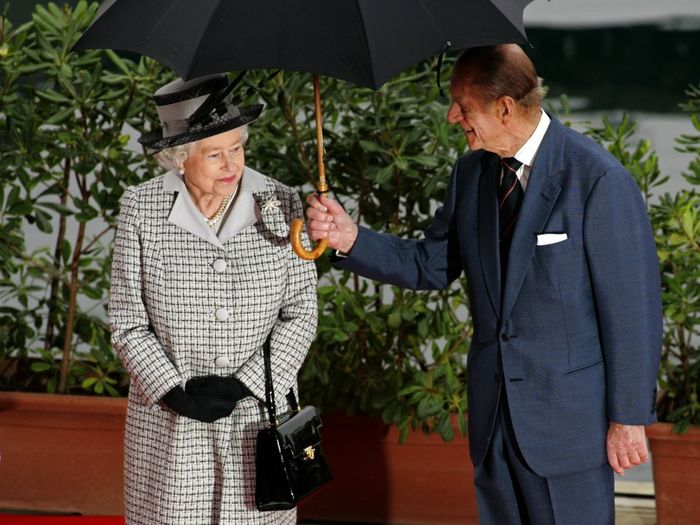 Keromantisan Pangeran Philip terhadap Ratu Elizabeth di depan umum