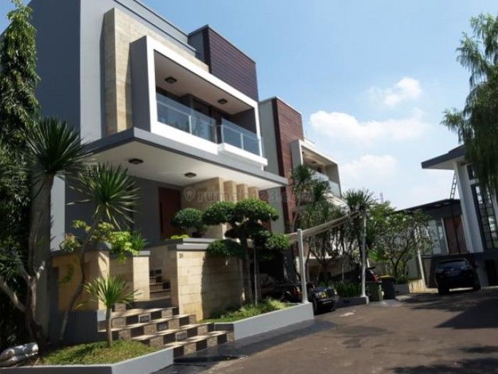 Tampak depan rumah BCL