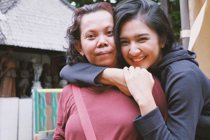 Mikha Tambayong dan Mbak Imah