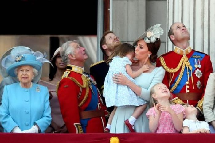 Kate Middleton menghibur Putri Charlotte | Mirror.co.uk