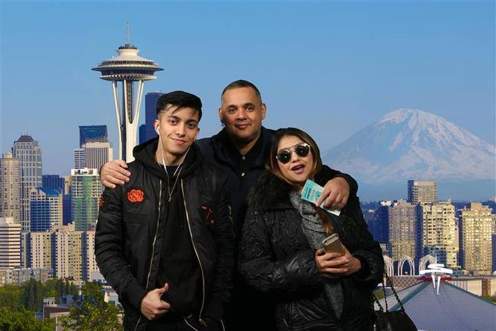 Pedro Carrascalao, Sarah Azhari dan Albany Ray