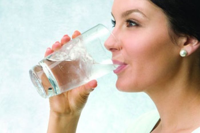 Jangan Sampai Kurang Minum Air Saat Bulan Puasa, Inilah Cara Hidrasi Tubuh dengan Baik
