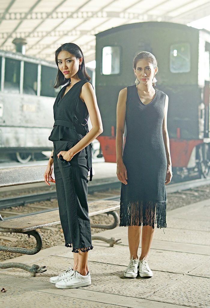 Busana dresscode serba hitam