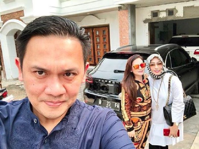 Farhat Abbas dan Nia Daniaty