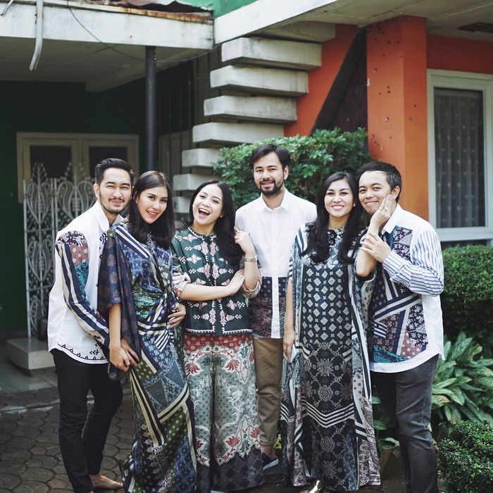 Syahnaz berfoto bareng saudar-saudaranya