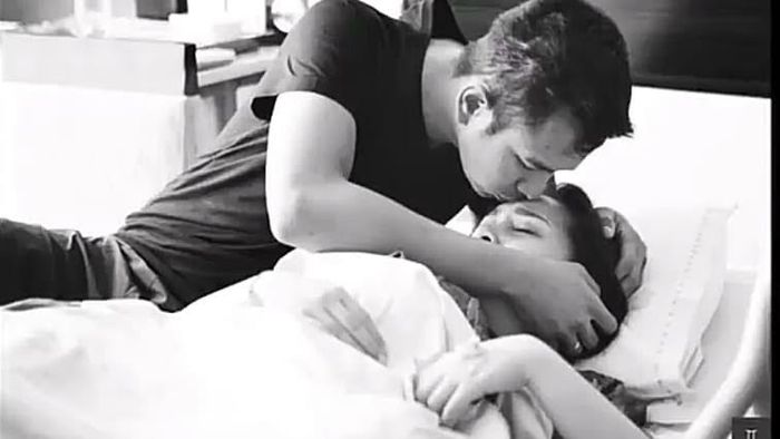 Raffi mencium kening sang istri, Nagita Slavina.