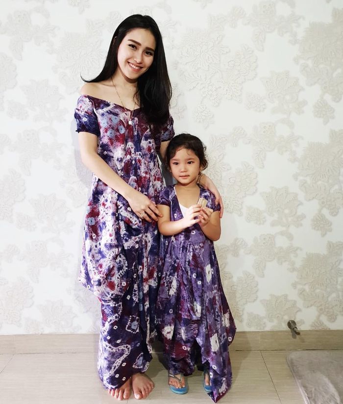 instagram.com/ayutingting92