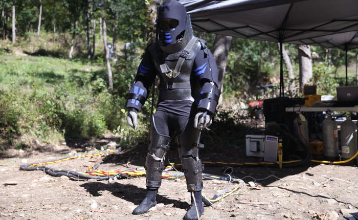 Snake proof suit