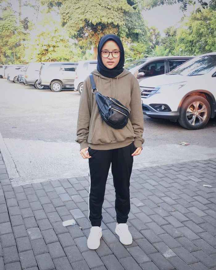 Gaya sporty yang simpel