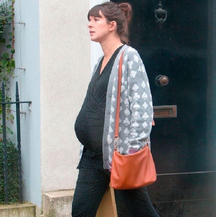 Louise Ford tengah hamil anak Rowan
