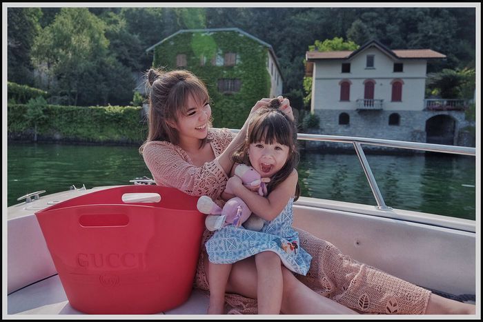 Gisella bergaya dengan sang putri, Gempita