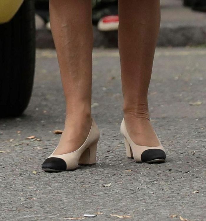 Sepatu dari brand Chanel yang kerap dipakai Camilla