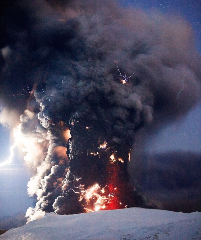 Foto yang menunjukkan kekuatan alam
