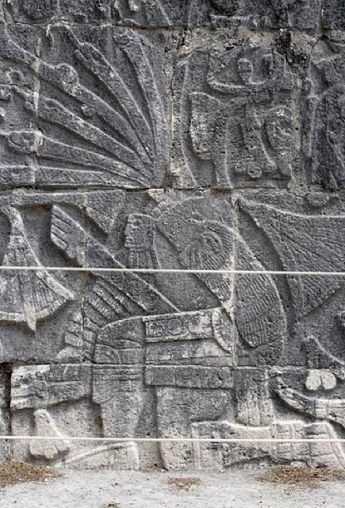 Relief dari Great Ballcourt di Chichen Itza