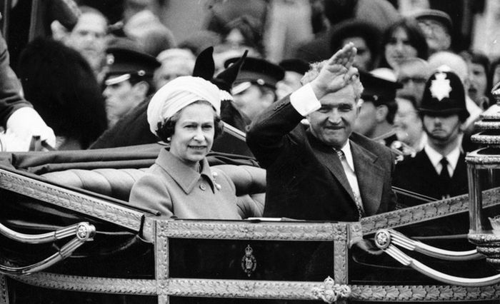 Ratu Elizabeth II dan Nicolae Ceausescu